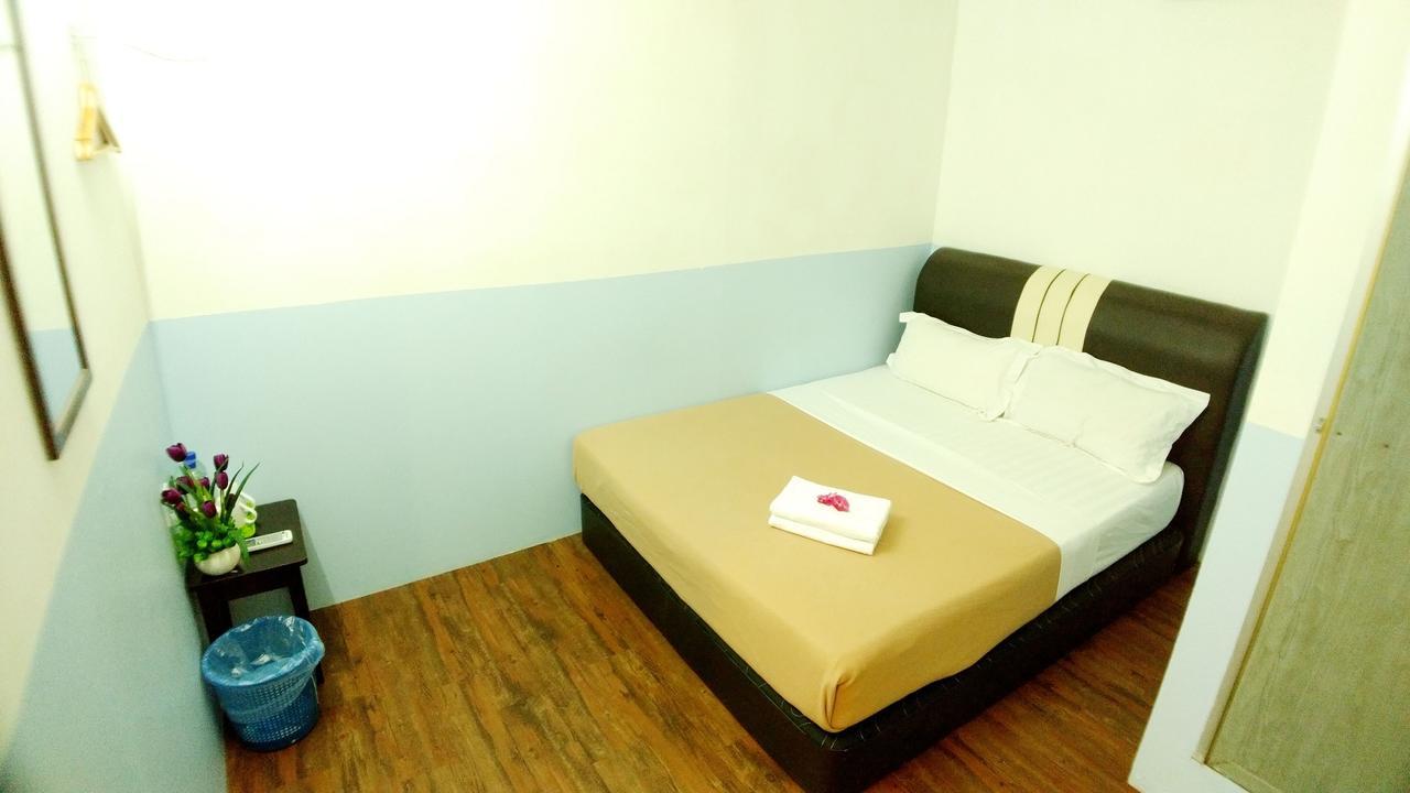 Apple 1 Hotel Budget Gelugor Esterno foto