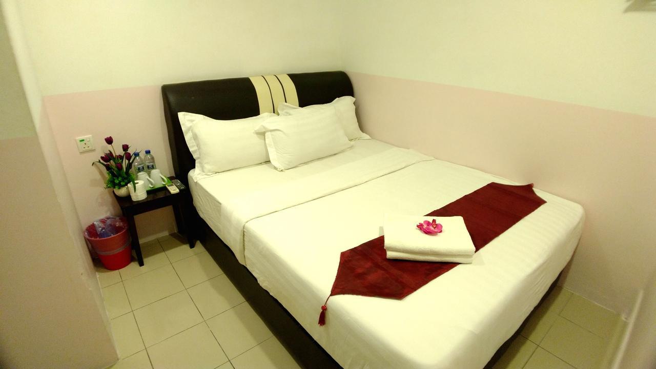 Apple 1 Hotel Budget Gelugor Esterno foto