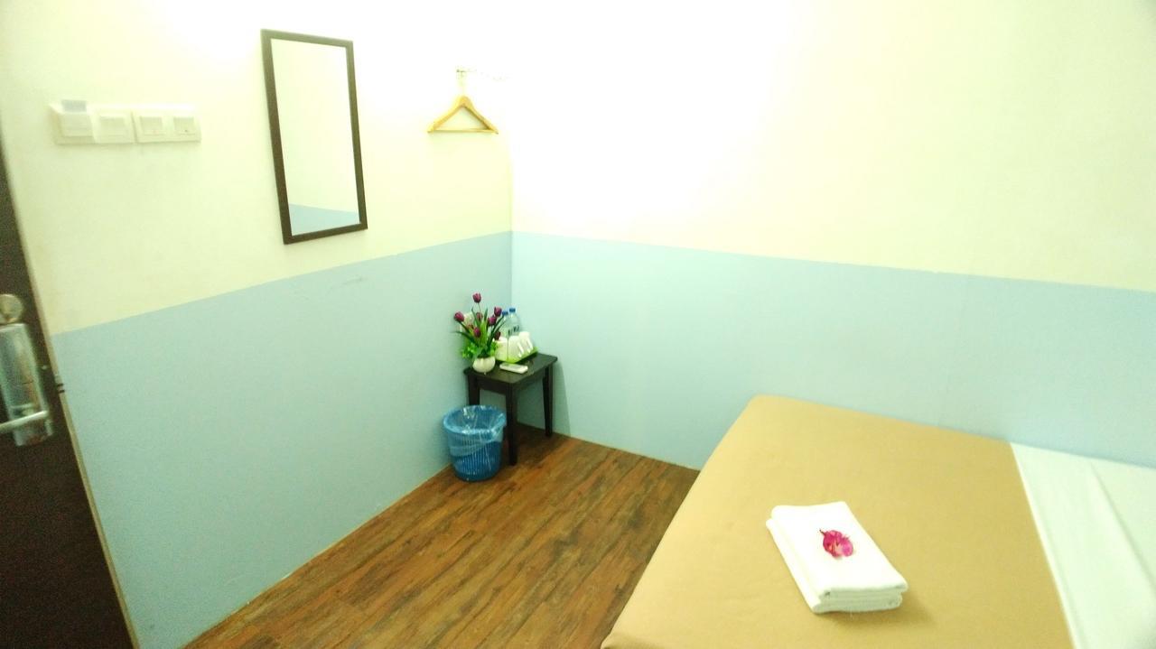 Apple 1 Hotel Budget Gelugor Esterno foto