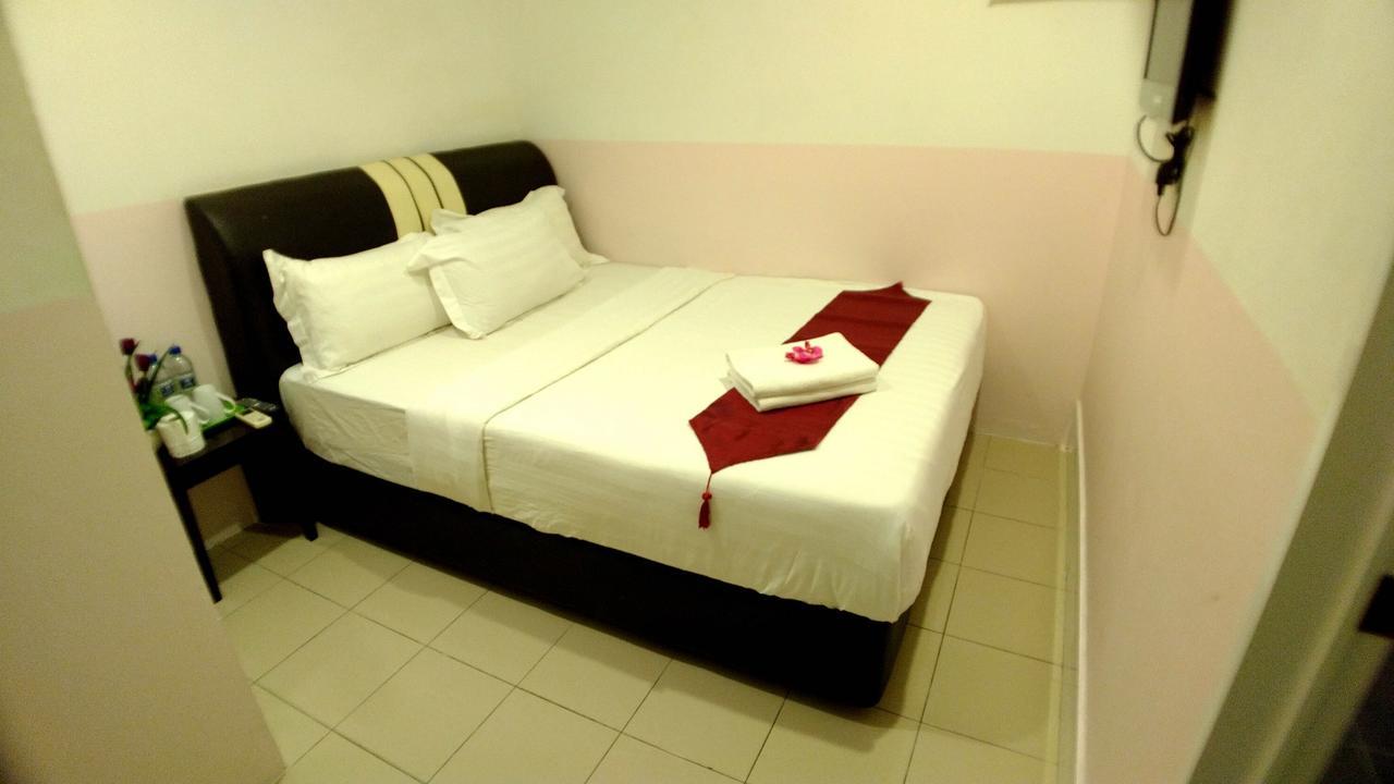 Apple 1 Hotel Budget Gelugor Esterno foto