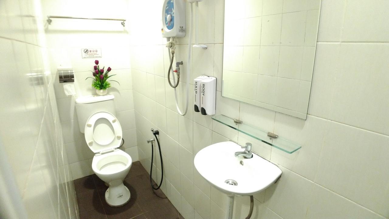 Apple 1 Hotel Budget Gelugor Esterno foto