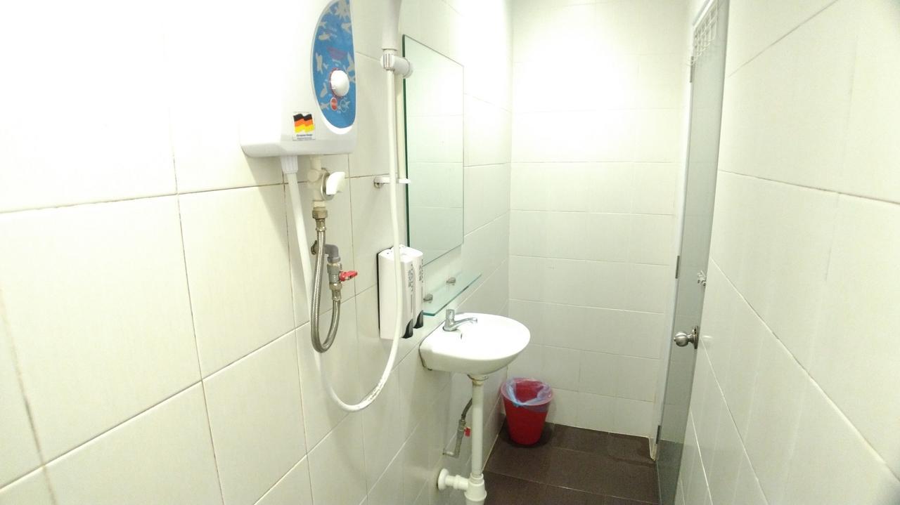 Apple 1 Hotel Budget Gelugor Esterno foto