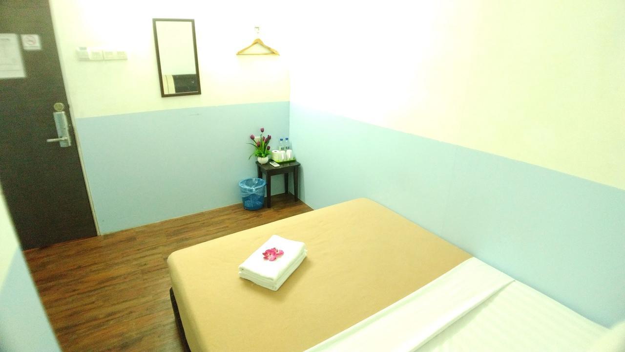 Apple 1 Hotel Budget Gelugor Esterno foto