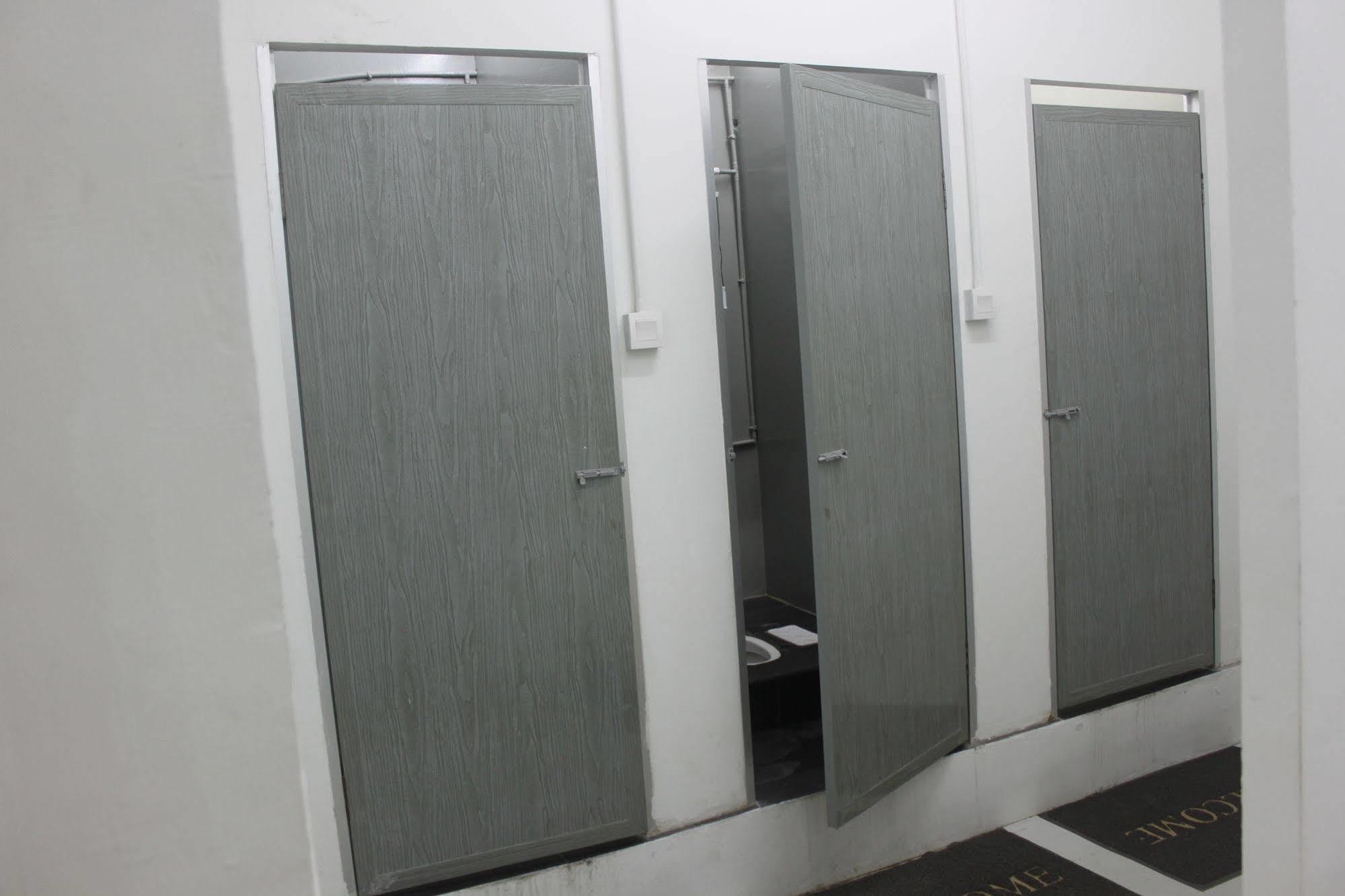 Apple 1 Hotel Budget Gelugor Esterno foto