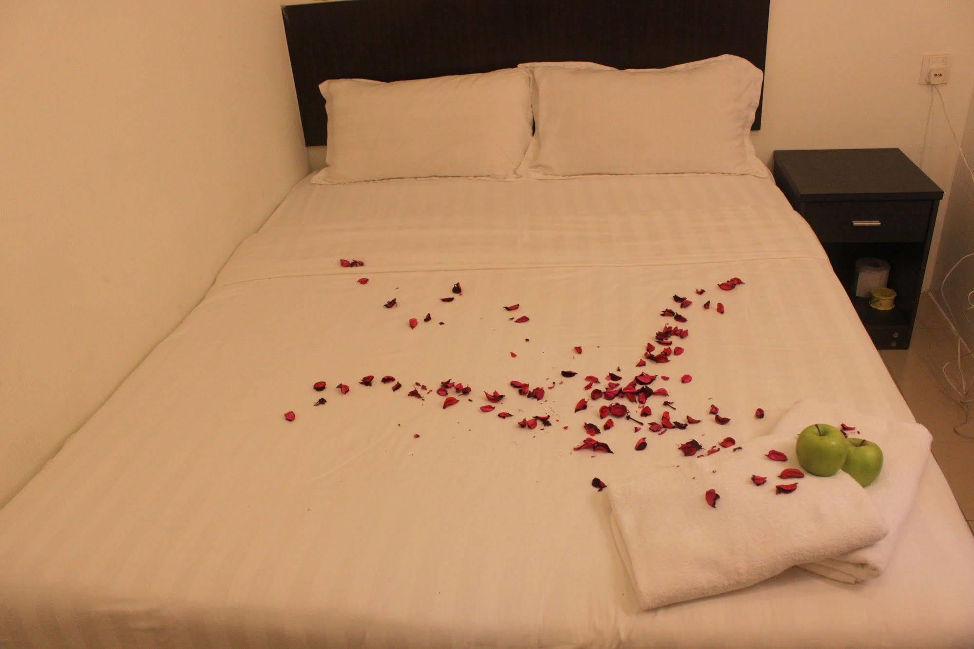 Apple 1 Hotel Budget Gelugor Esterno foto