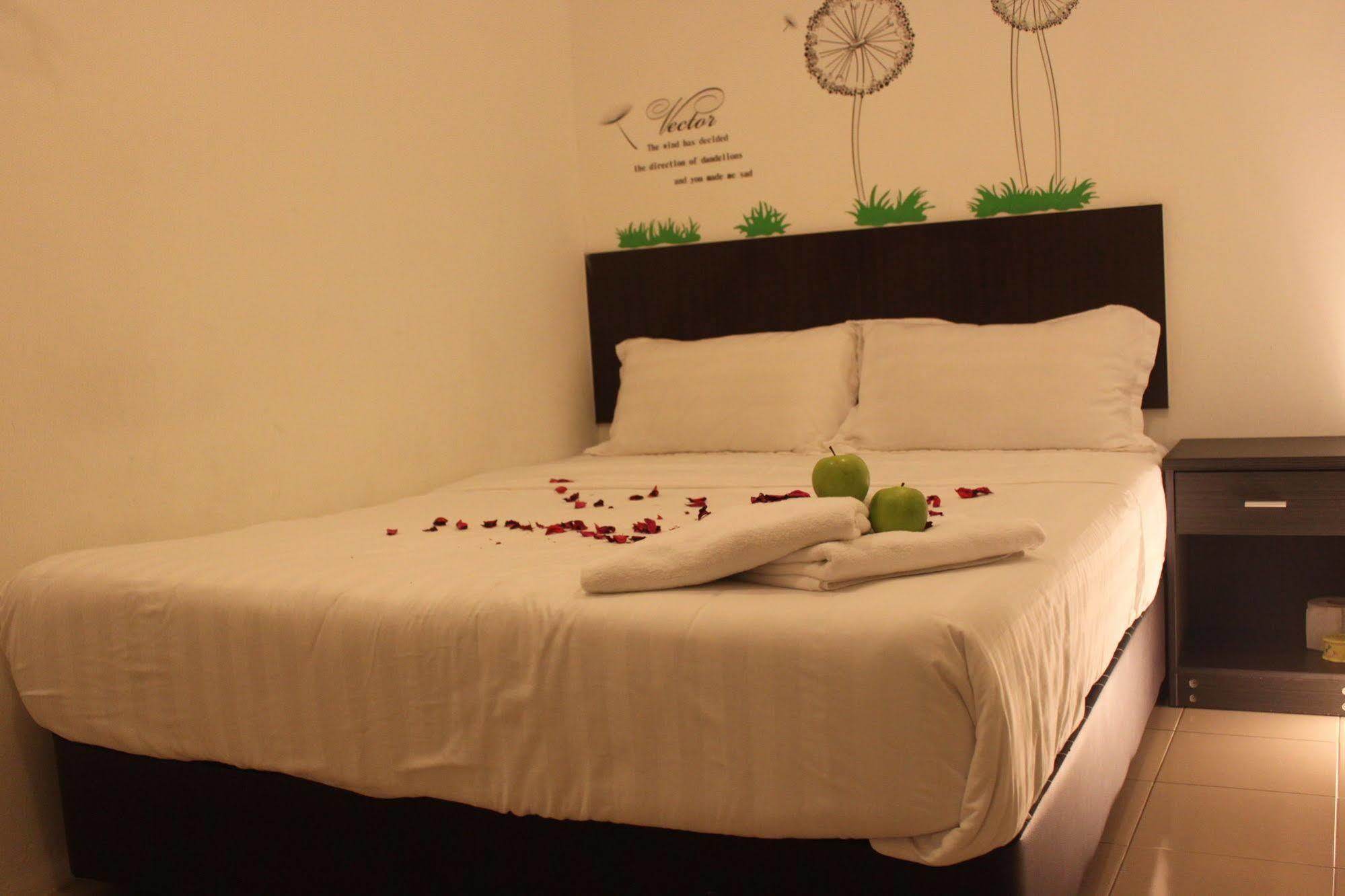 Apple 1 Hotel Budget Gelugor Esterno foto