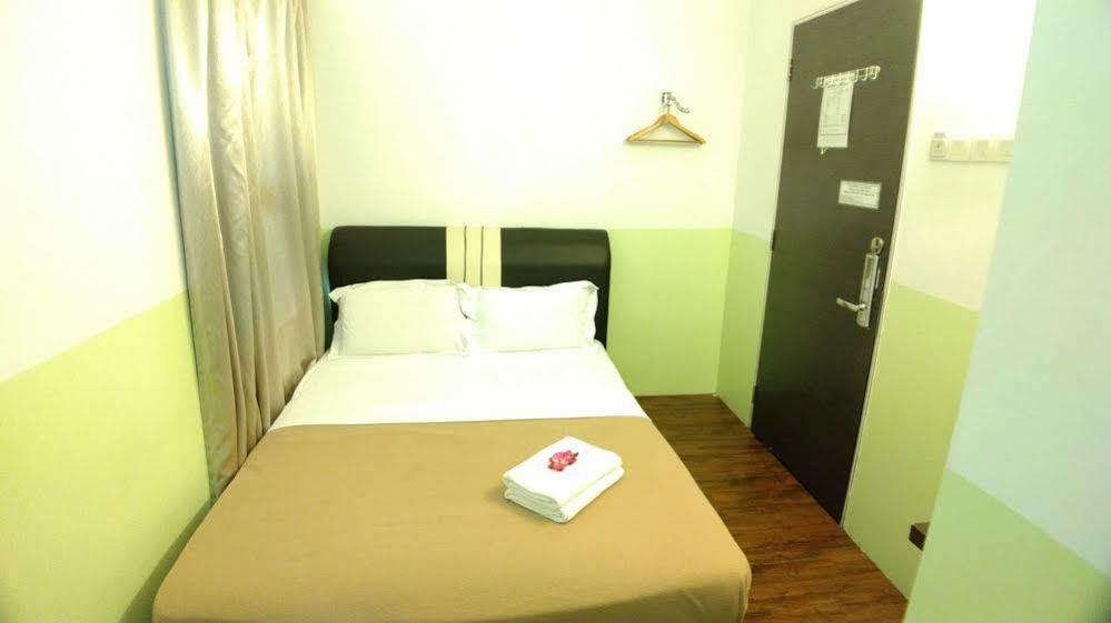 Apple 1 Hotel Budget Gelugor Esterno foto